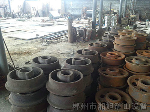 翻斗式礦車(chē)輪子